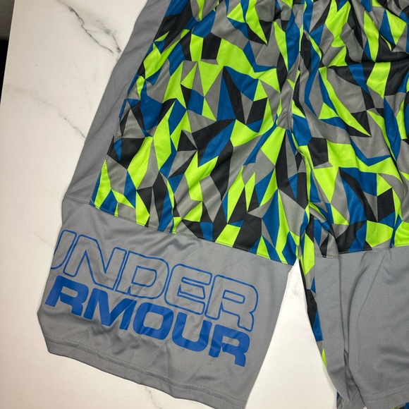 Under Armor Boys Shorts Large NWT - Picture 2 of 4